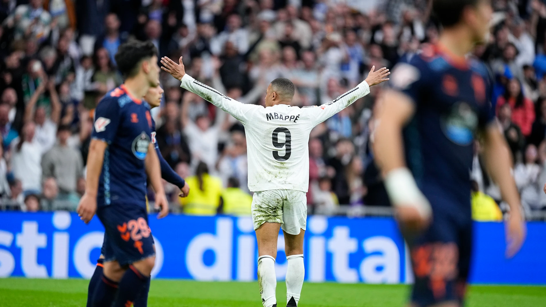 El jugador Mbappé tras anotar un gol durante el encuentro ante el Celta