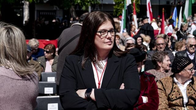 La exalcaldesa de Móstoles Noelia Posse en el acto de homenaje a los Héroes de la Independencia, en la Plaza del Pradillo, a 2 de mayo de 2024, en Móstoles.