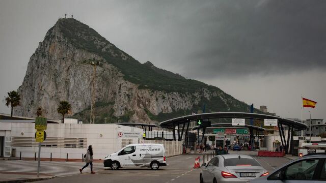El control de acceso entre Gibraltar y La Línea