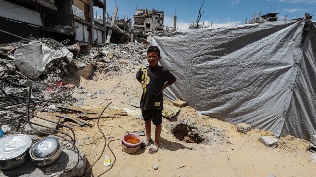 Un niño palestino en una zona de Gaza atacada por Israel