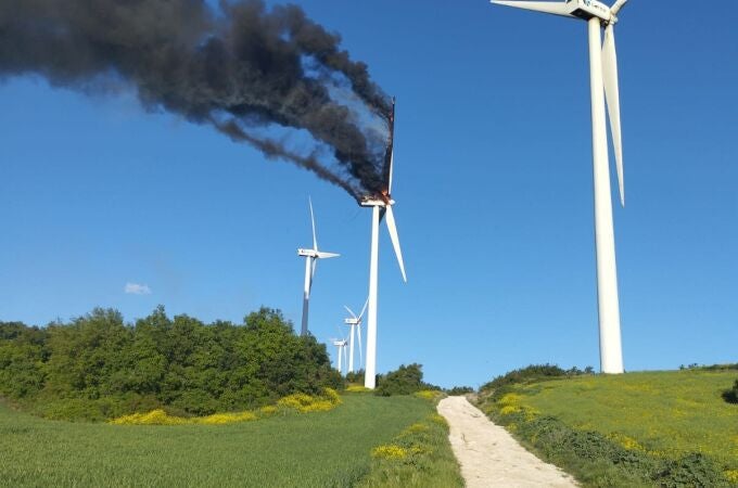 Sucesos.- Se incendia un aerogenerador de un parque eólico en Muruarte de Reta