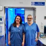 Carlos Disdier Vicente, Jefe del Servicio de Neumología del Clínico de Valladolid, y presidente de la Asociación Española de Endoscopia Respiratoria y Neumología Intervencionista (AEER), junto a la neumóloga Blanca de Vega