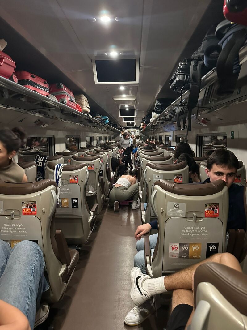 Interior del tren de alta velocidad de Iryo afectado por el sabotaje