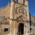 Fachada renacentista que protege a la milagrosa Virgen de la Cueva en Hontangas