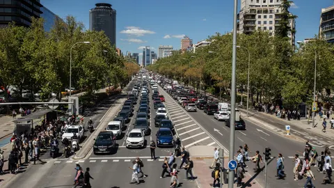 Apagón.- Ecologistas defienden 'la ciudad de los 15 minutos' tras las imágenes de caminatas y parques y terrazas llenos