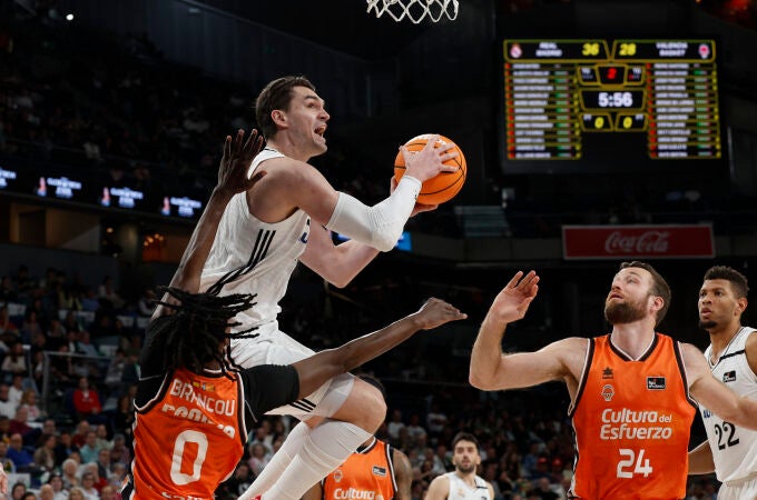 Hezonja vuela en busca de dos puntos ante Badio