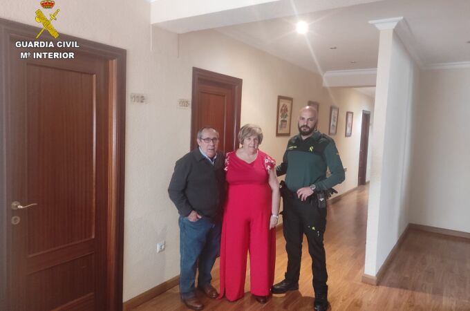 Un guardia civil salva la vida a una mujer con una maniobra de primeros auxilios