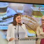 La concejal de Turismo, Arantxa Miralles, ha presentado hoy, junto al escritor y coordinador del proyecto, Julio César Cano, la Guía del Almuerzo de Castellón