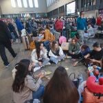 Caos de viajeros en la estación de Santa Justa debido al retraso por el robo de cables de trenes