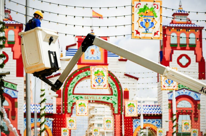 Últimos preparativos para la Feria de Abril en Sevilla 2025