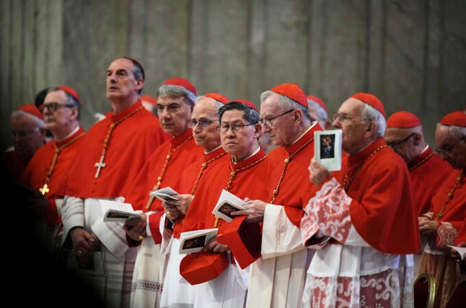  El inicio del Cónclave para elegir al nuevo Papa se desarrolla bajo un estricto protocolo litúrgico y ceremonial