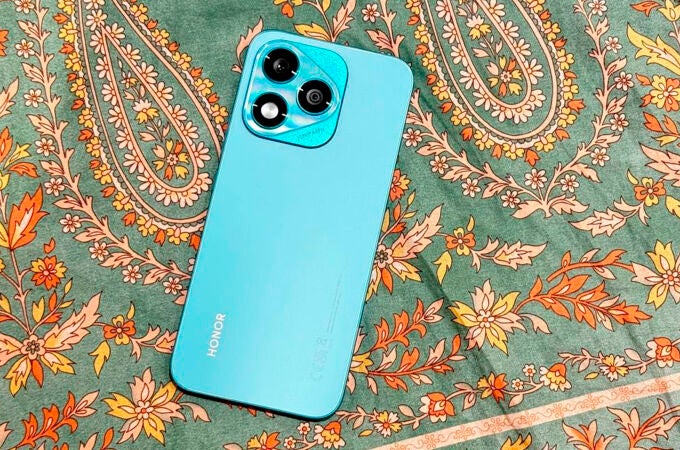 Esa cámara trasera, ¿no te recuerda a la del iPhone?