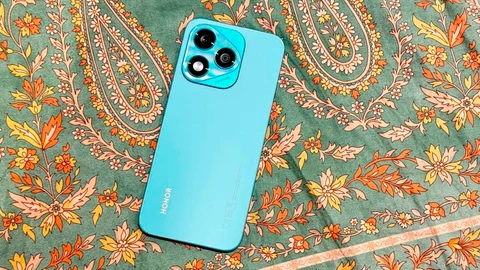 Esa cámara trasera, ¿no te recuerda a la del iPhone?
