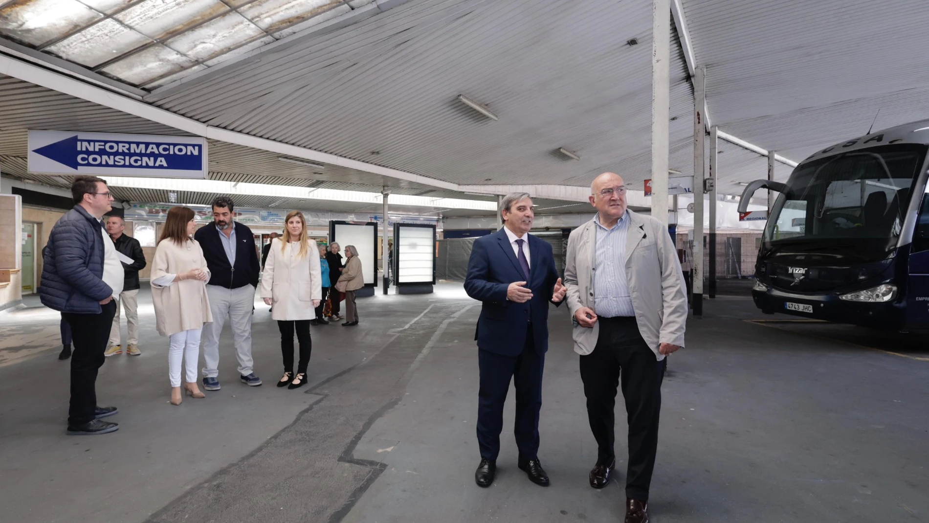 El consejero José Luis Sanz Merino y el alcalde de Valladolid, Jesús Julio Carnero, visitan las obras de la estación de autobuses