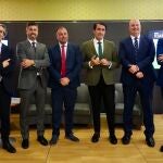 (I a D) El decano del Colegio de Economistas, Juan Carlos de Margarida; el secretario general de Avianza, Jordi Montfort; el director de la Agencia Ical, Luis Miguel Torres; el consejero de Medio Ambiente, Vivienda y Ordenación del Territorio, Juan Carlos Suárez-Quiñones; el director de Anprogapor, Miguel Ángel Higuera y el presidente de Vitartis, Santiago Miguel; en la jornada ‘Sostenibilidad y competitividad ambiental en el medio rural’, organizada por la Agencia Ical