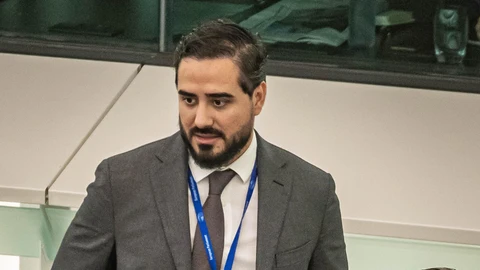 Alvise Pérez en su escaño del Parlamento Europeo
