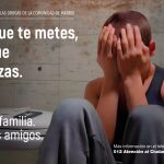 Madrid reparte 1.700 carteles-espejos para que los jóvenes