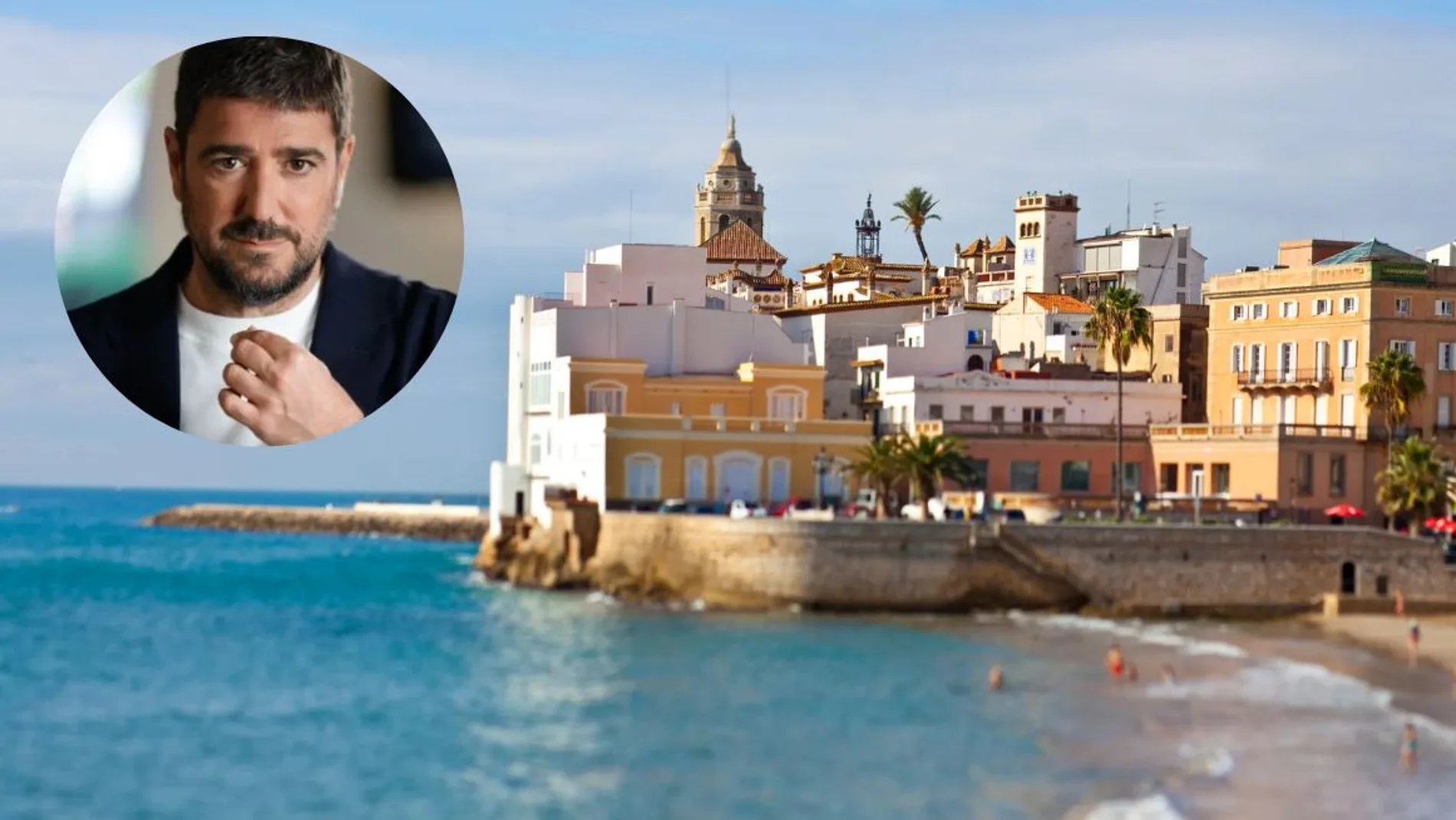 Imagen de Antonio Orozco sobre una playa de Cataluña