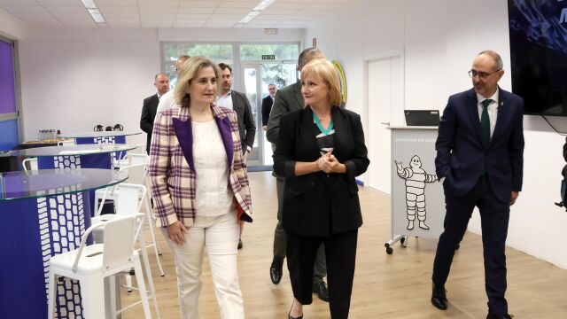 La consejera de Industria, Comercio y Empleo, Leticia García, visita la factoría de Michelin en Aranda de Duero
