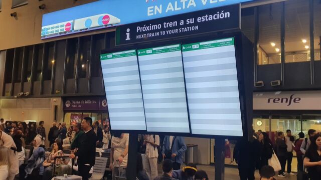 Paneles sin información en la estación de Santa Justa