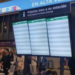 Paneles sin información en la estación de Santa Justa