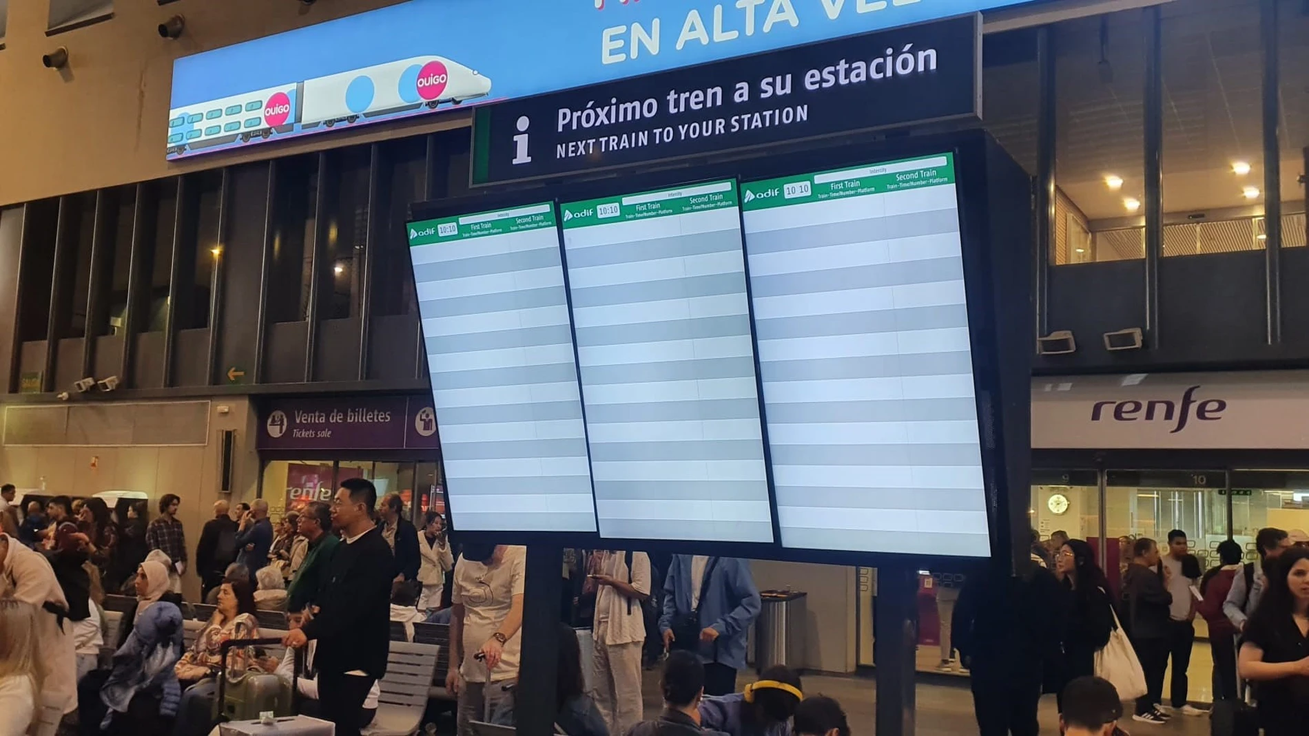 Paneles sin información en la estación de Santa Justa