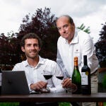 Daniel Díaz Kruik y Andrés Díaz, fundadores de Enoturismo Spain, web de búsqueda y compra de vinos, el pasado lunes 5 de mayo en Cerceda. 