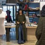 La diseñadora salmantina Fely Campo en su atelier de Salamanca 