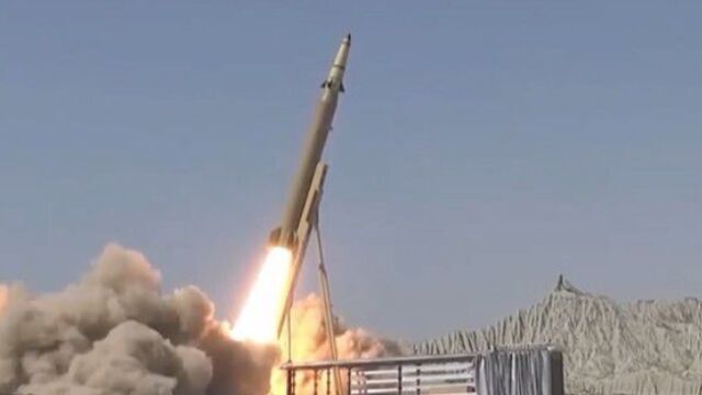 Irán desvela el secreto de su nuevo misil balístico de combustible sólido 