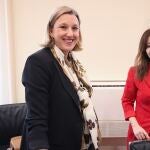 La vicepresidenta Isabel Blanco junto a la ministra Sira Rego antes de la sectorial