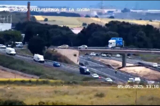 Muere el conductor de una furgoneta al salirse de la vía en la A-42 en Villaluenga y chocar contra quitamiedos