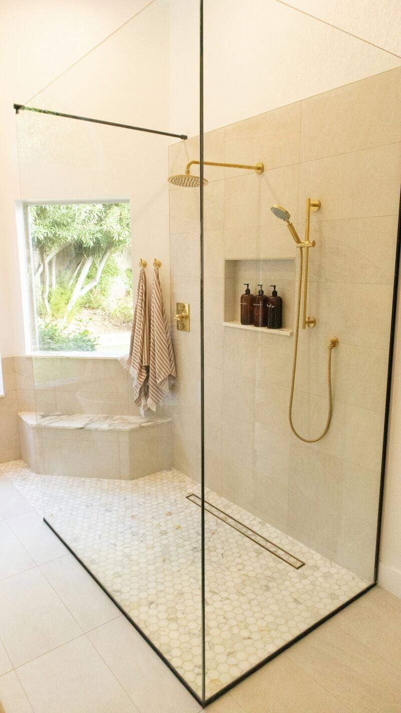 ¿Cómo limpiar la mampara de la ducha de manera efectiva?
