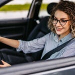 Ten cuidado si llevas gafas al volante, la DGT podrá multarte