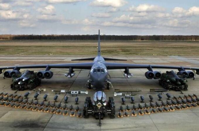 Cómo el bombardero B-52 se convertirá en el primer avión de combate en servicio durante 100 años.