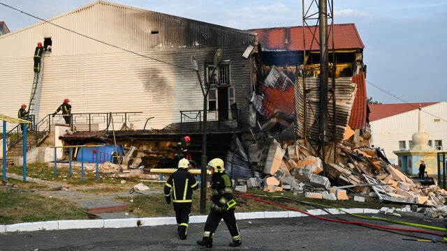 Dos muertos y once heridos en un nuevo bombardeo de las fuerzas rusas sobre la ciudad ucraniana de Sumi