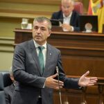 Domínguez acusa al Gobierno central de “tomar el pelo” a Canarias con la gestión de menores migrantes