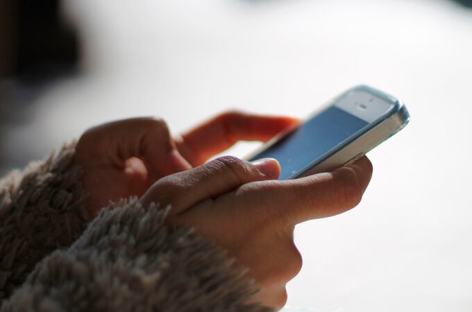 Los mensajes te pueden llegar por cualquier lado, pero son frecuentes por WhatsApp
