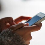 Los mensajes te pueden llegar por cualquier lado, pero son frecuentes por WhatsApp