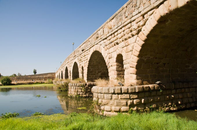 España fue muy importante durante la época del Imperio Romano y por eso hoy se pueden ver anfiteatros, monumentos, presas o puentes que lo recuerdan