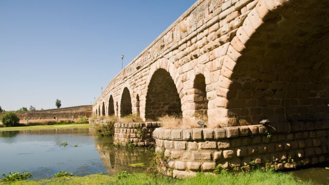 España fue muy importante durante la época del Imperio Romano y por eso hoy se pueden ver anfiteatros, monumentos, presas o puentes que lo recuerdan
