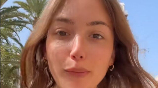 Ornella paseando por España durante su vídeo