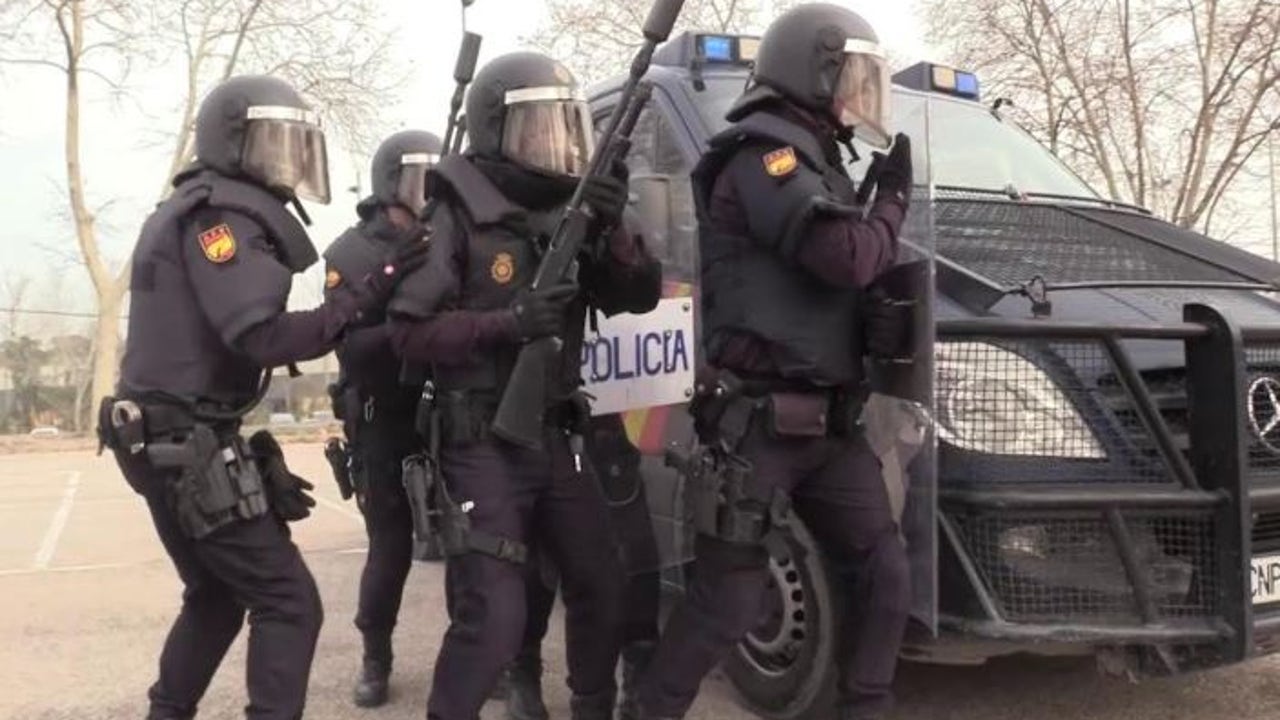 La tacañería de Interior con las UPR de la Policía pone en peligro a los agentes, obligados a trabajar en "furgonetas patera"