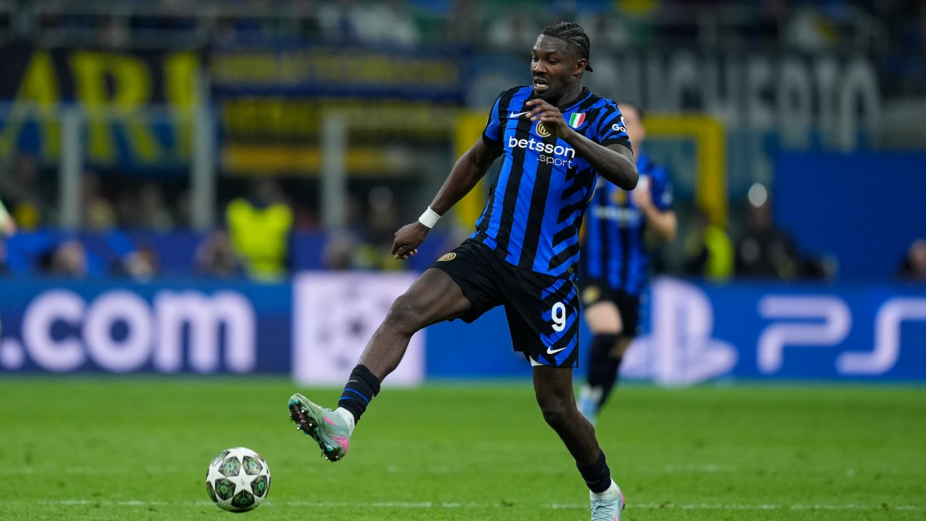 Marcus Thuram of Inter in action during the UEFA Champions League 2024/25 Semi Final First Leg match between FC Internazionale Milano and FC Barcelona at Giuseppe Meazza Stadium on May 06, 2025 in Milan, Italy. AFP7 06/05/2025 ONLY FOR USE IN SPAIN