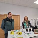 La subdelegada del Gobierno en Segovia, Marian Rueda, visita el nuevo laboratorio de criminalística de la Policía Judicial de la Guardia Civil de Segovia acompañada del teniente coronel de la Guardia Civil, Benito Donate