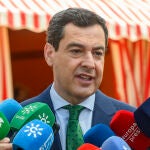 Juanma Moreno hizo las declaraciones en la Feria de Abril de Sevilla