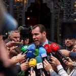  Óscar Puente acude a un acto en el Casino dos días después del robo de cable en el AVE