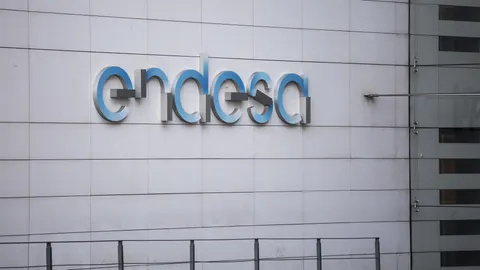 Economía.- Endesa formaliza una línea de crédito con Enel por un importe de hasta 1.500 millones a cinco años
