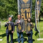 El alcalde de Santa Marta de Tormes, David Mingo; la directora del festival, Esther García Ventosa, y el director de Área de Desarrollo de Negocio y Marketing de Caja Rural Salamanca, Vicente Jaén Juanes, presentan el certamen