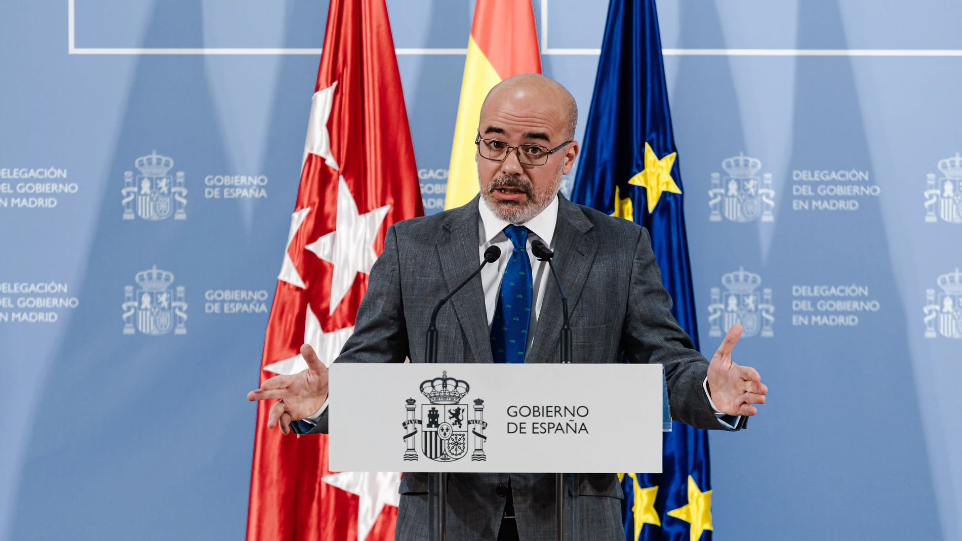 El delegado del Gobierno en Madrid, Francisco Martín, durante su comparecencia. REMITIDA / HANDOUT por CARLOS LUJAN Fotografía remitida a medios de comunicación exclusivamente para ilustrar la noticia a la que hace referencia la imagen, y citando la procedencia de la imagen en la firma 06/05/2025
