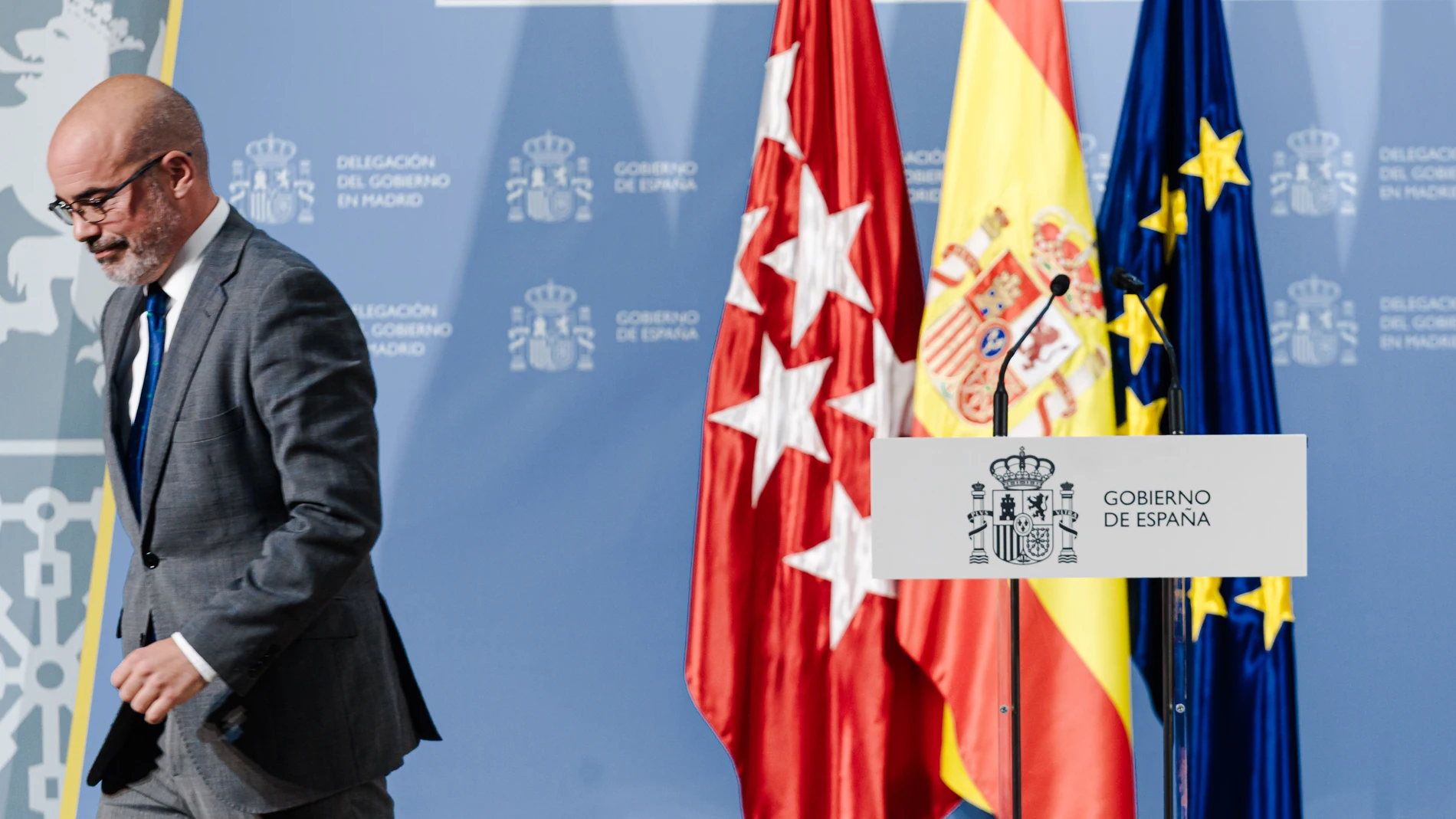 El delegado del Gobierno en Madrid, Francisco Martín, al término de su comparecencia ante los medios de comunicación, en la sede de la Delegación del Gobierno de Madrid, a 6 de mayo de 2025, en Madrid (España). El juez del caso ‘Begoña Gómez’ ha acordado admitir a trámite una querella presentada por Vox y citar como investigado al delegado del Gobierno en Madrid por un presunto delito de malversación de caudales públicos. 06 MAYO 2025;DELEGADO DE GOBIERNO;CASO BEGOÑA;JUICIO;INVESTIGADO;CITAC...